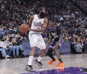 哈登首秀下半场7中6+2关键三分 读秒时刻4分+1防守篮板