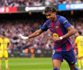 亚马尔帽子戏法造2大神迹，巴萨4-1黄潜，西甲主场13连胜宣战马竞