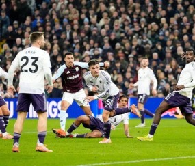 曼联1-2负维拉且B费受伤下轮缺阵！屋漏逢连夜雨，阿莫林必须买人