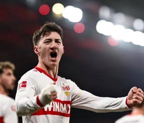 决裂！曼联计划明夏清洗队长B费，4500万敲定德甲24岁中场新星