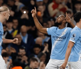 一场2-2，改变英超争冠格局，瓜迪奥拉气炸了：争冠形势恶化