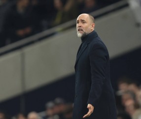 主帅“失踪”！热刺主场0比3惨败诺丁汉森林，图多尔去向成谜，降级警报拉响？